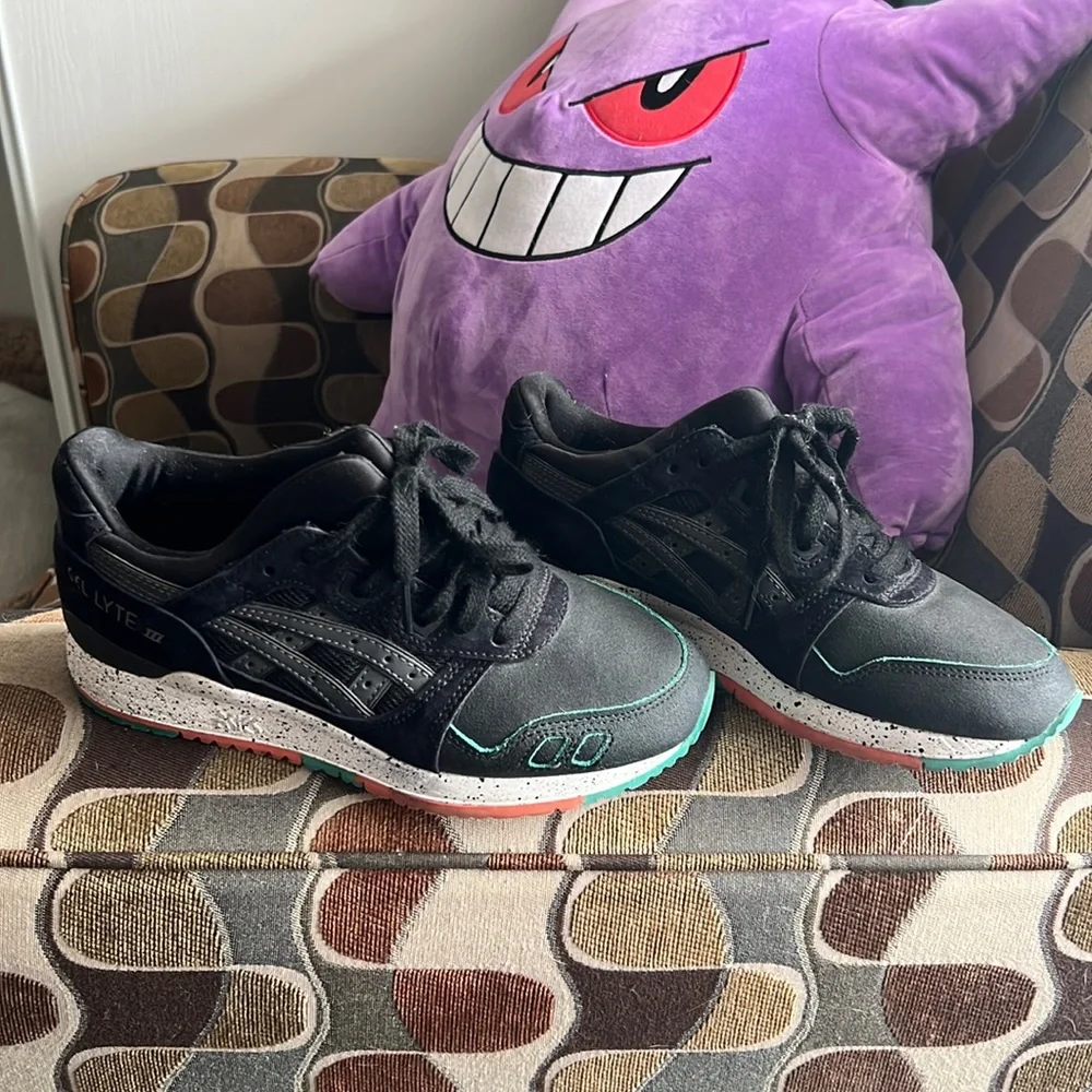 ASICS - Picture 1 of 5